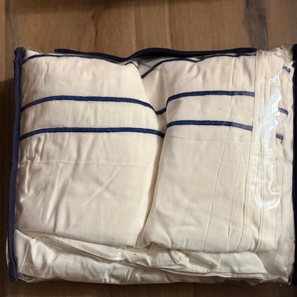 Nautica White and Blue Duvet Cover Set Open Box - Picture 5 of 7